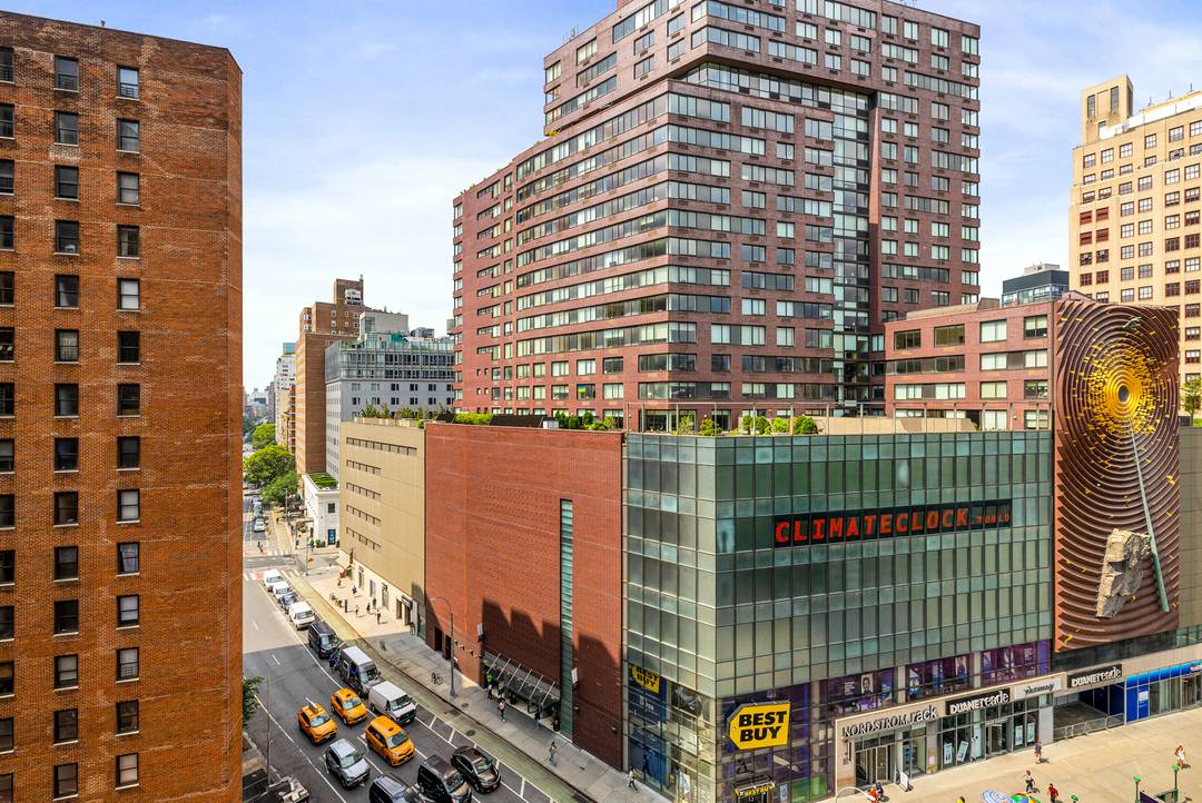 Welcome to your new home, or smart investment, in the heart of vibrant Union Square.