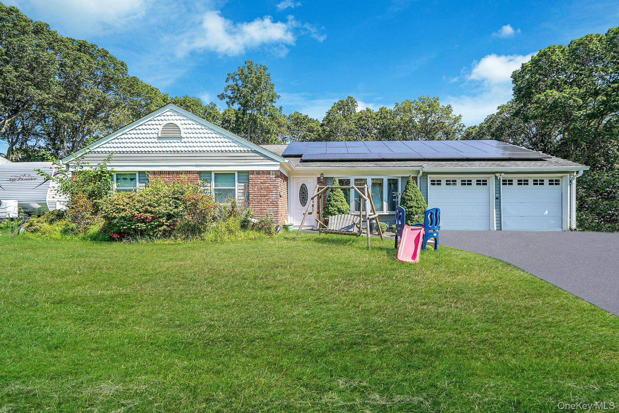Welcome to 32 Summercress Lane, Coram Your Dream Home Awaits !