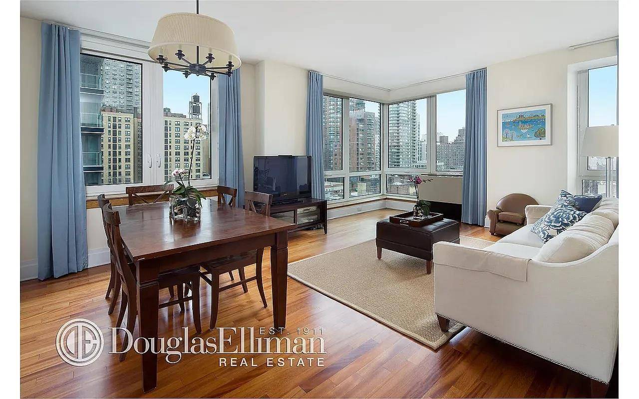 A spectacular home awaits you at the Seville, one of New York City's most coveted condominiums.