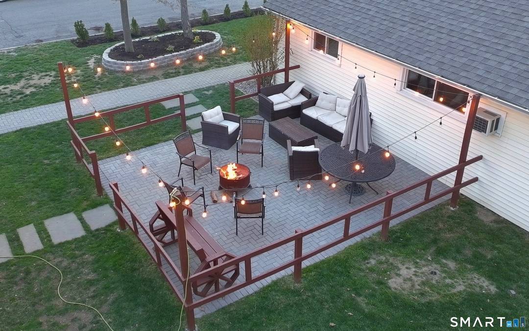 Spectacular Home for Sale in The Cove Stamford, CT Welcome to this spectacular home located in the highly desirable Cove neighborhood of Stamford.