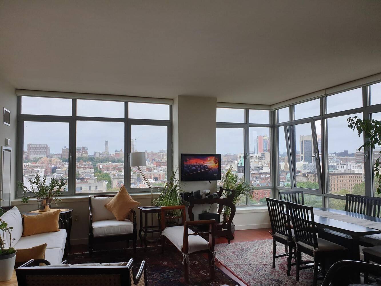Sophisticated Urban Oasis at 5th on the Park Condominium Discover unparalleled luxury in this exquisite three bedroom, two bathroom residence at the prestigious 5th on the Park Condominium.