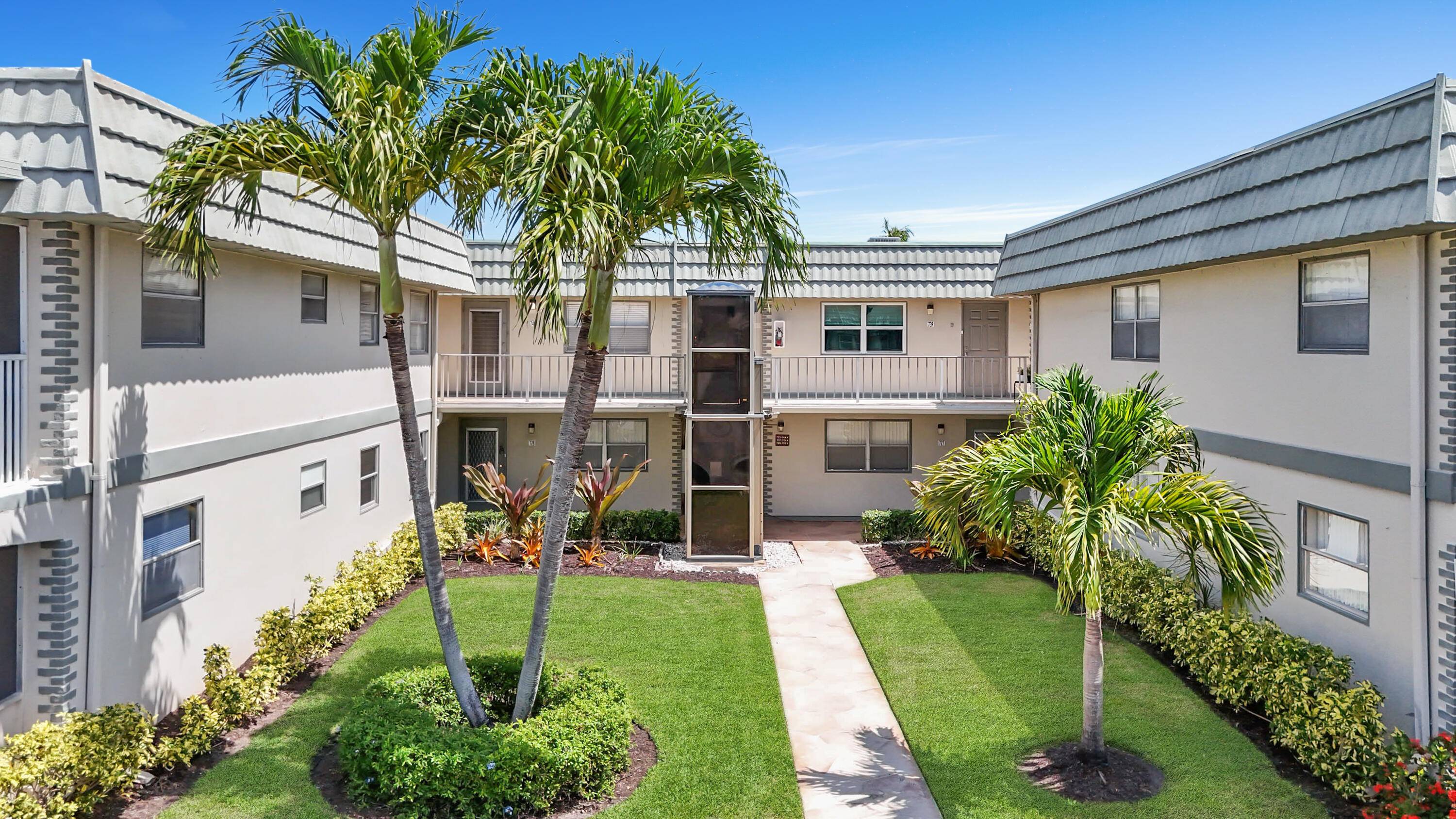 Stunning Turnkey Corner Unit in Kings Point The Best of the Best !