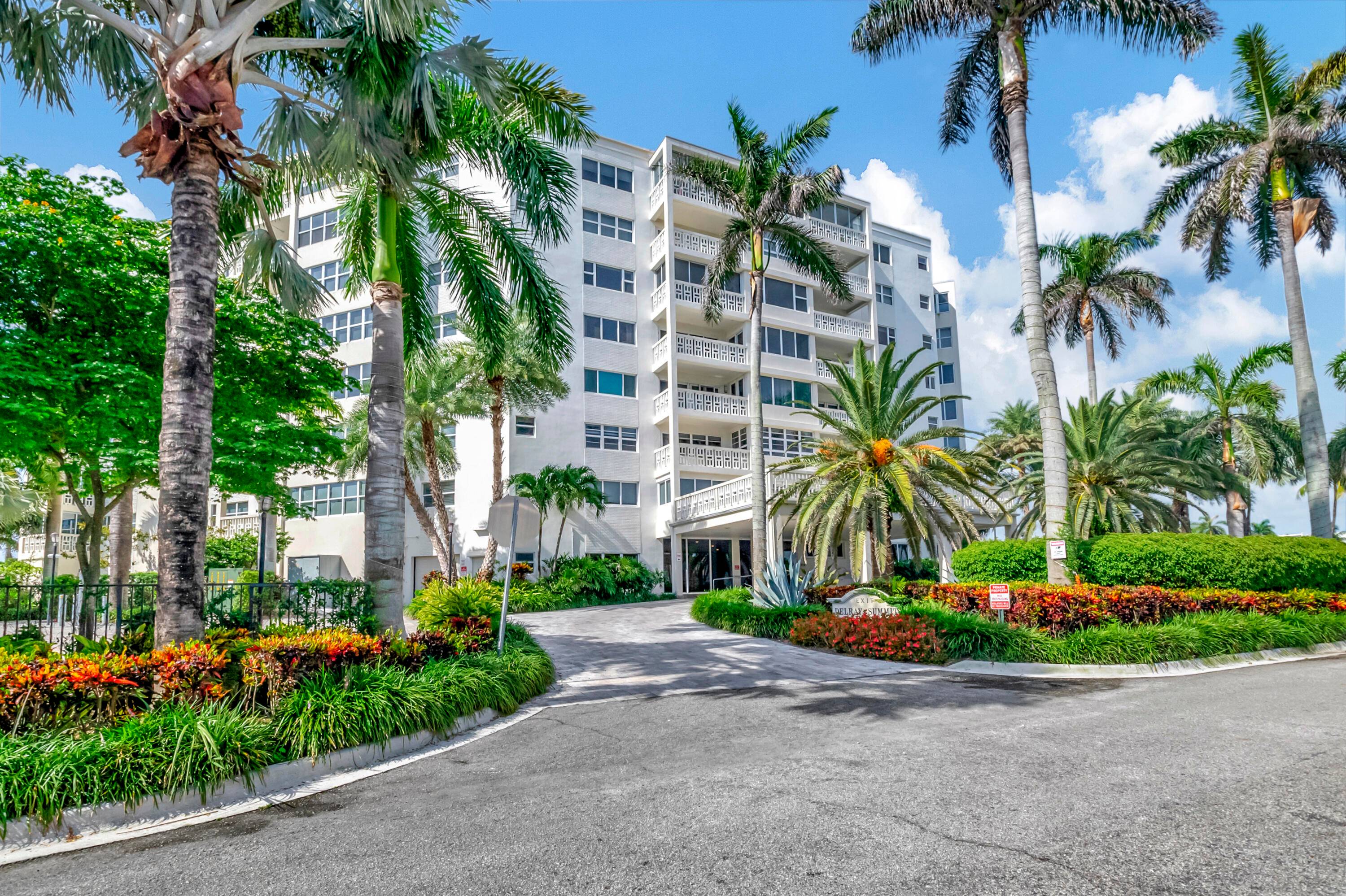 Seize the opportunity to live in the best location in Delray Beach !