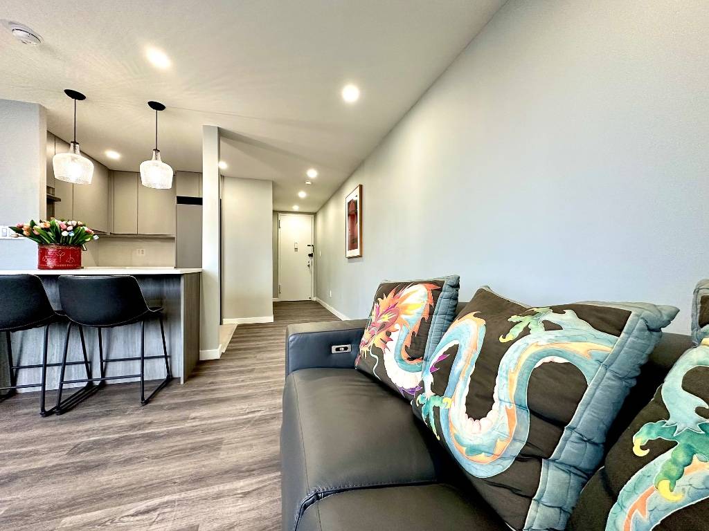 Spacious and inviting, this newly renovated alcove studio is move in ready.