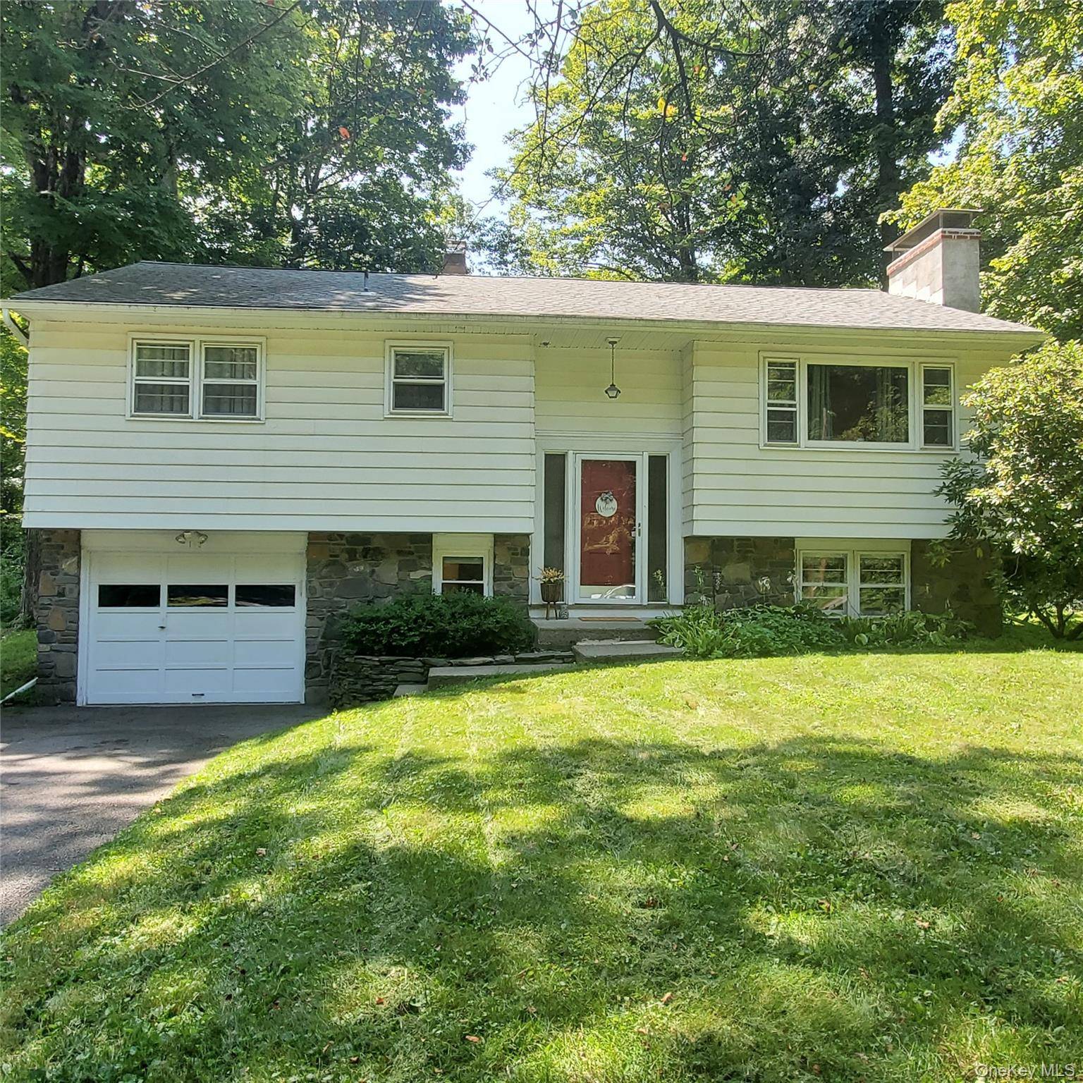 Discover this well maintained, move in ready 3 bedroom, 2 bath home tucked away in a quiet Hyde Park neighborhood in the Roosevelt Road area Haviland Knolls.