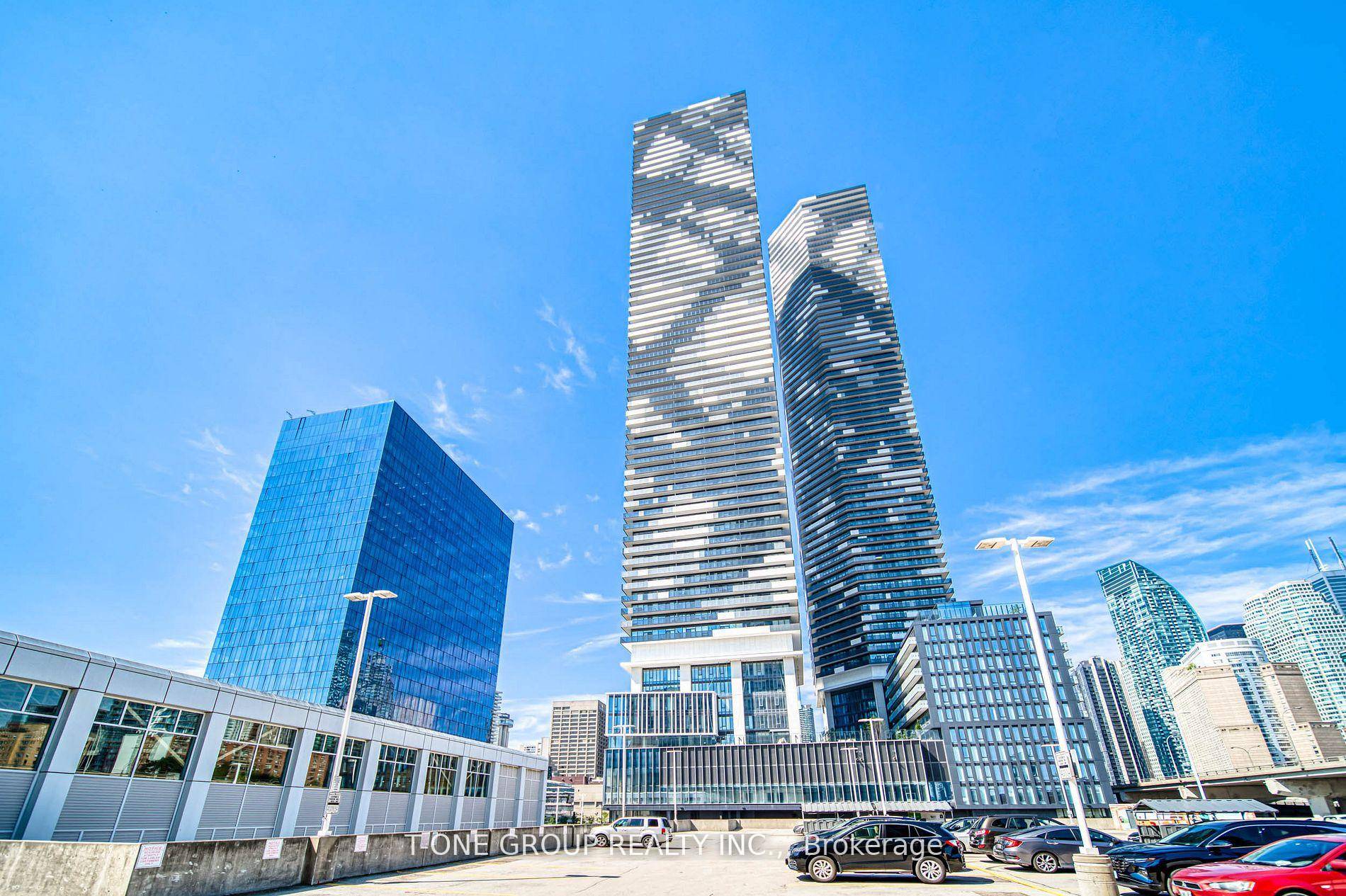 One Year New Waterfront Suite, Sugar Wharf Building In The Heart Of Toronto.