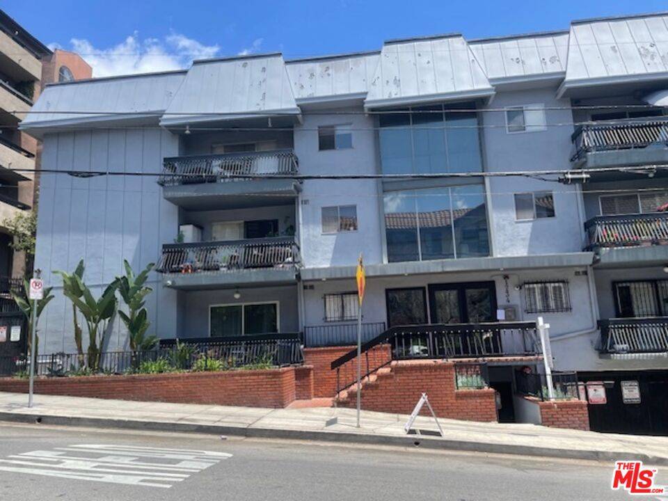 1734  N Fuller Ave 1BR Hollywood Hills East La