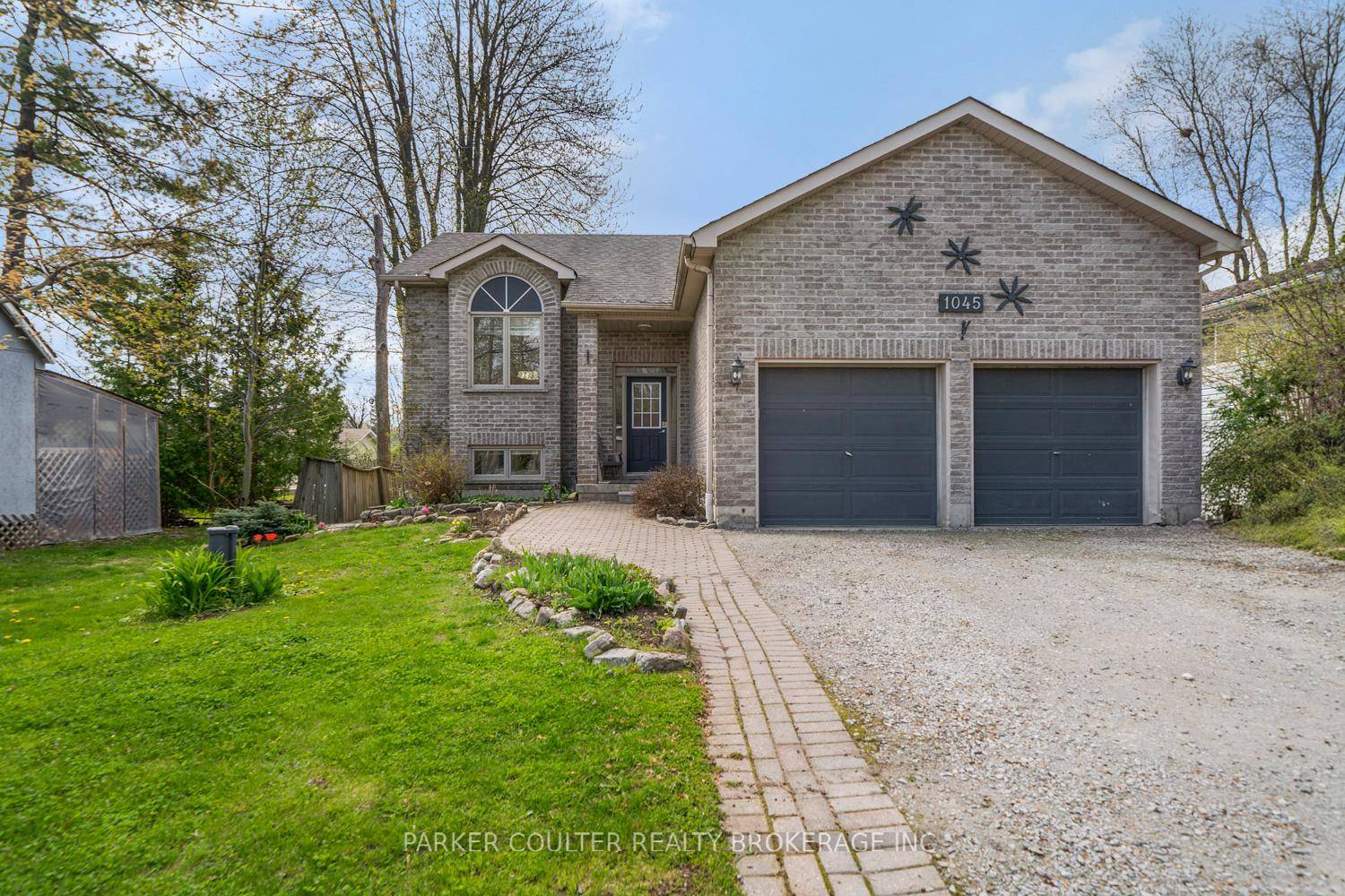 Steps from the lake, this ideally located home is perfect for frst time buyers or young families seeking comfort and convenience.