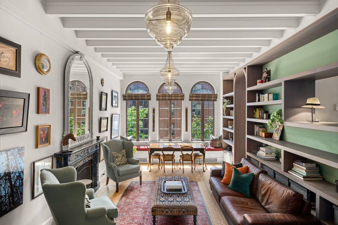 Exceptional Prewar Greenwich Village home A Spectacular Blend of Timeless Elegance For The Discerning Buyer Discover unparalleled design in this prewar gem.