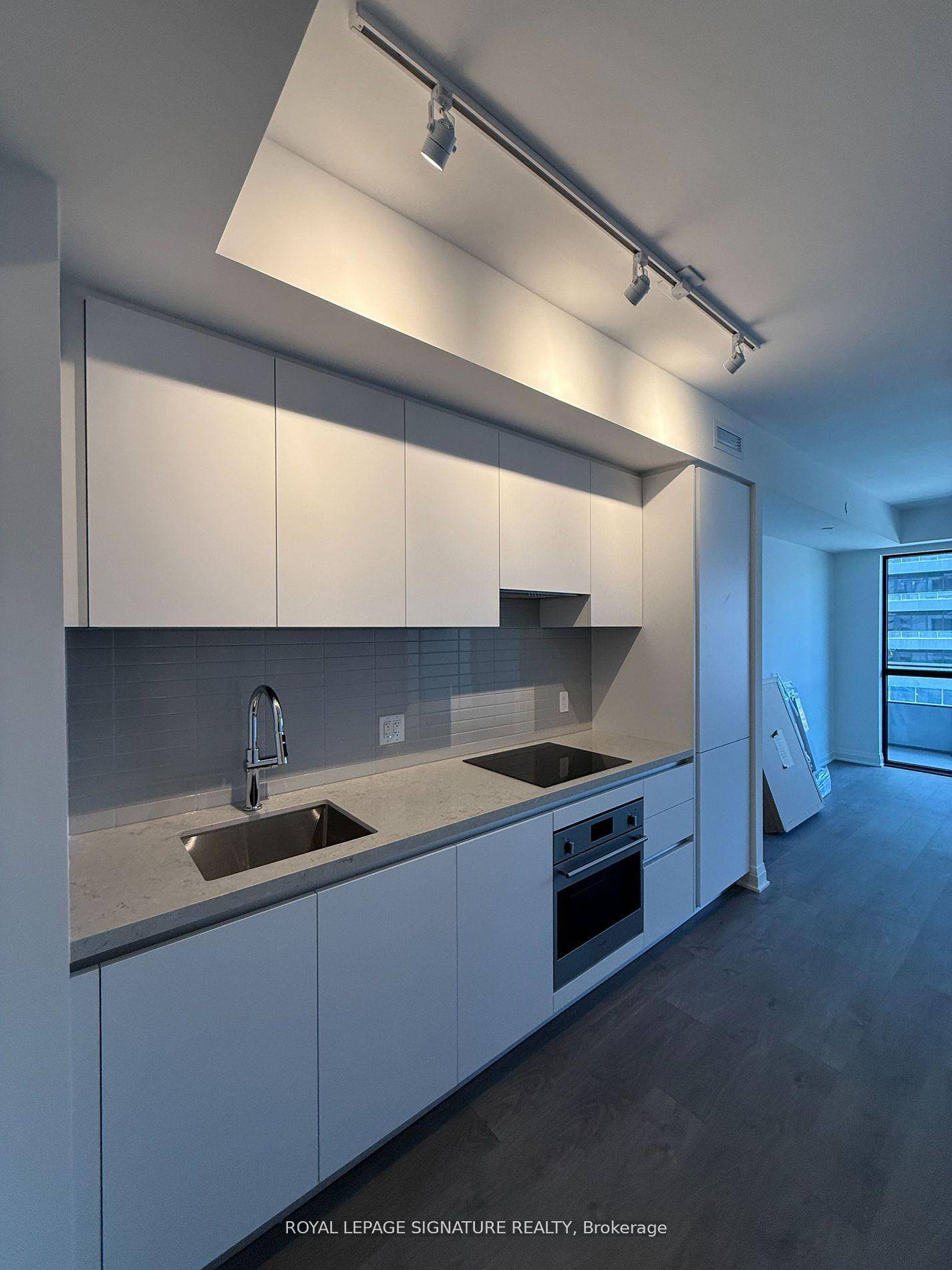 Welcome to Exchange District Condos 1 a luxurious and modern residence perfectly situated in the heart of downtown Mississauga !