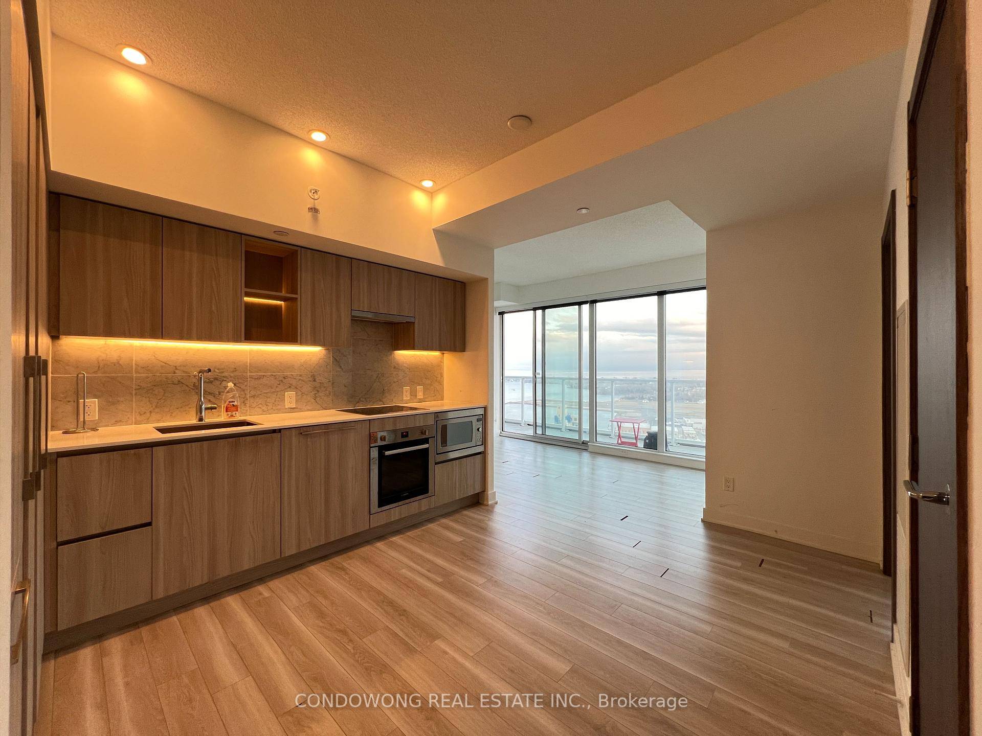 Spacious 3 bedroom with Brand New Flooring in the Lakeshore Condos !