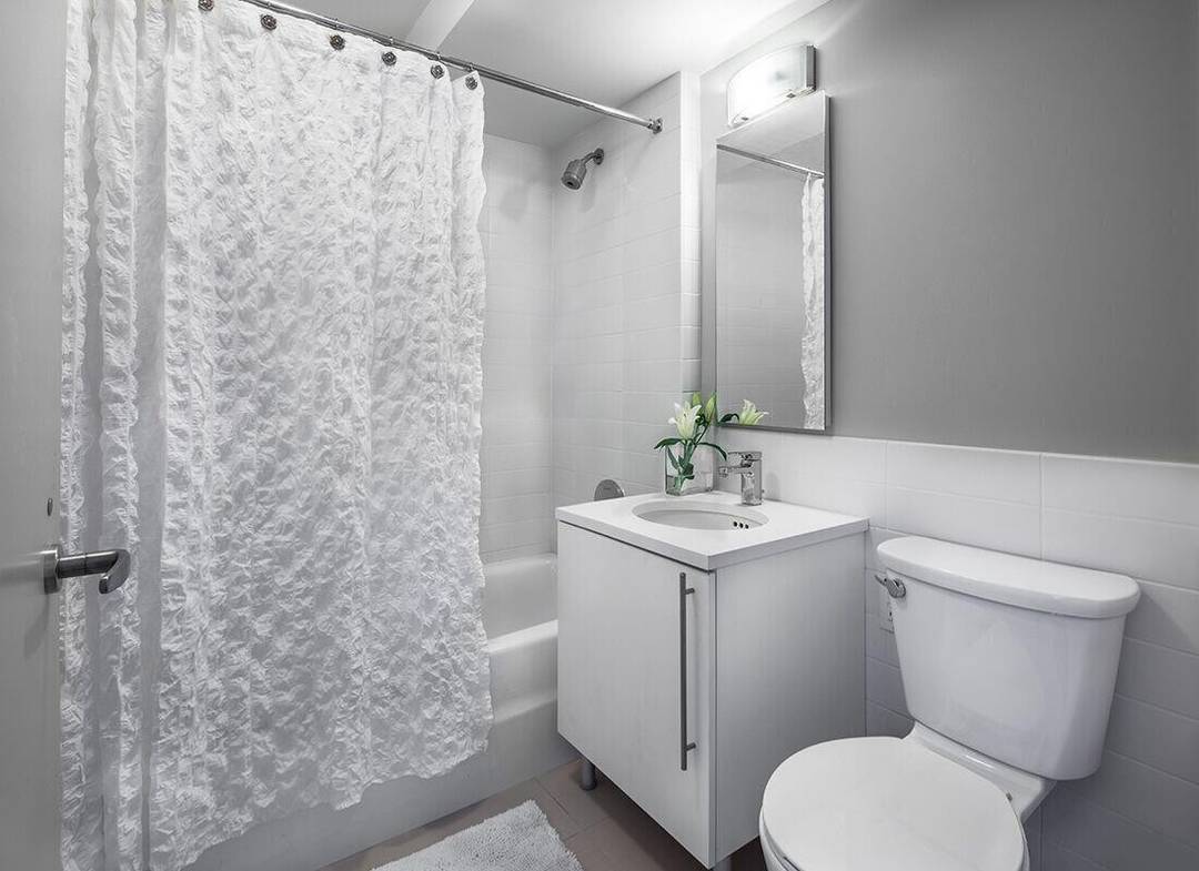 Come home to your light flooded 1 bed 1 bath on a high floor in The High bridge, Washington Height's new luxury residence with all the modern amenities.