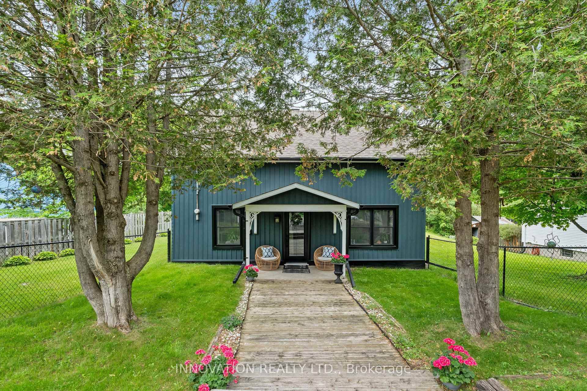 Your slice of country life awaits !