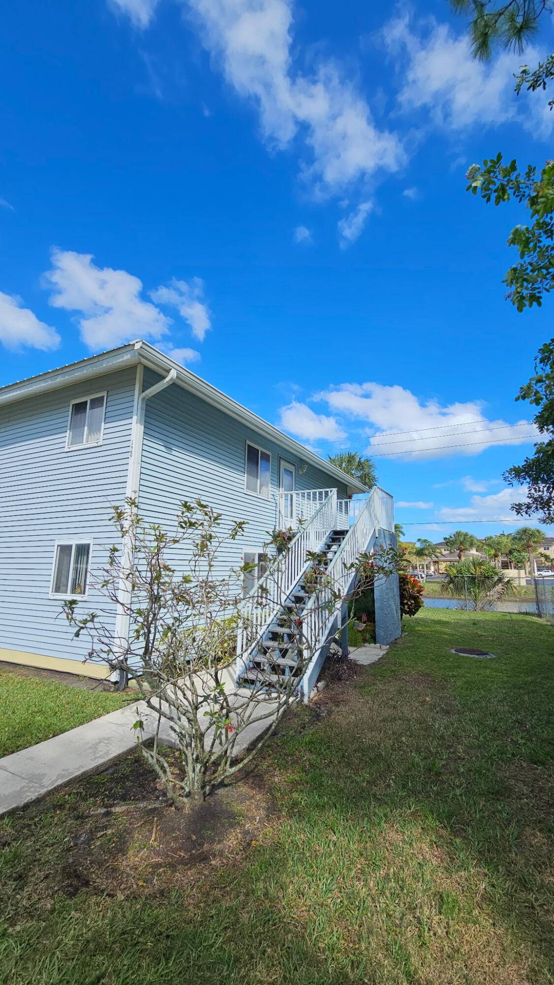 Second Story condo with canal views in the desirable Fountains neighborhood.