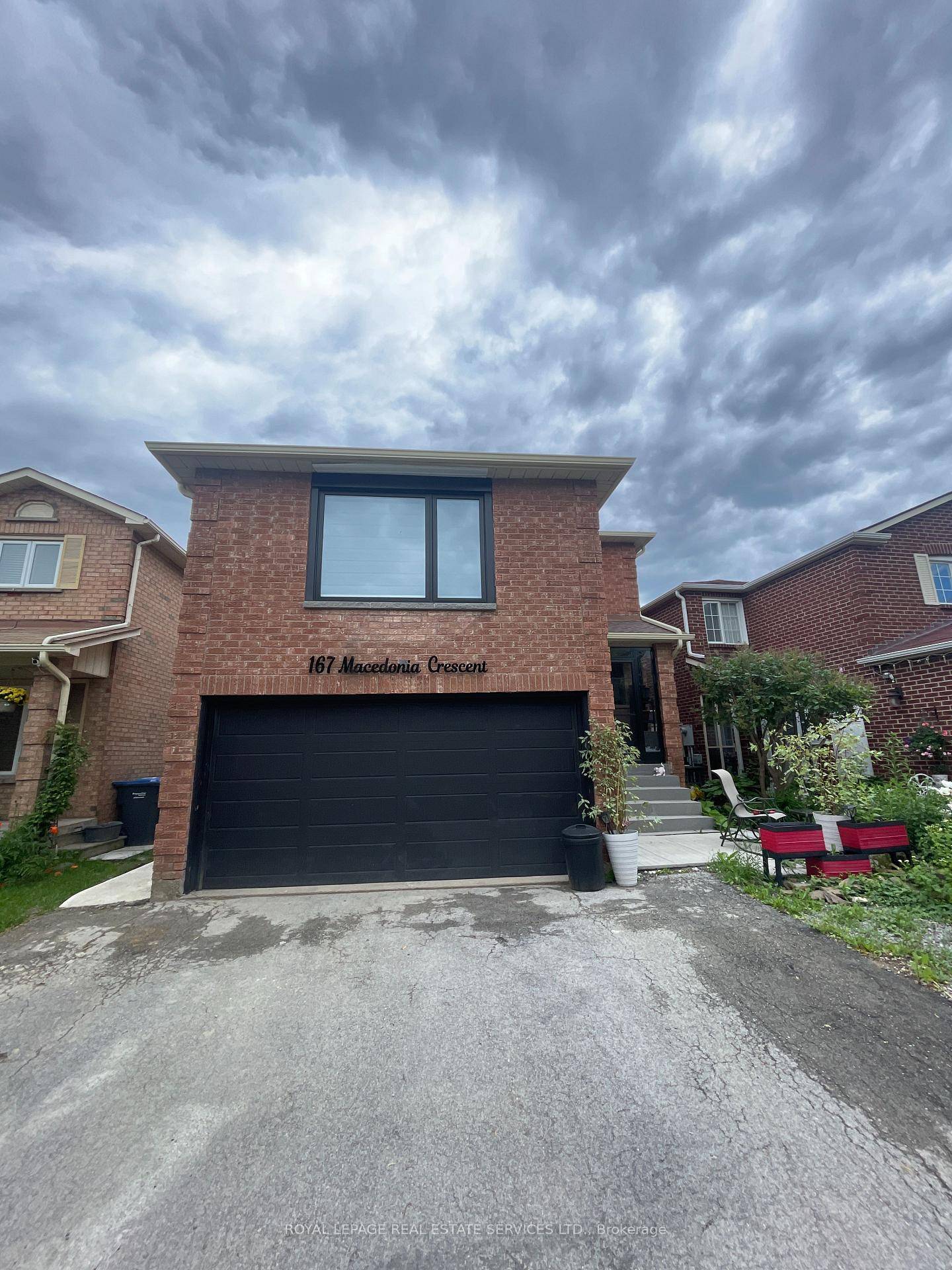 Conveniently located in central Mississauga, steps to transit, grocery stores amp ; Square One.