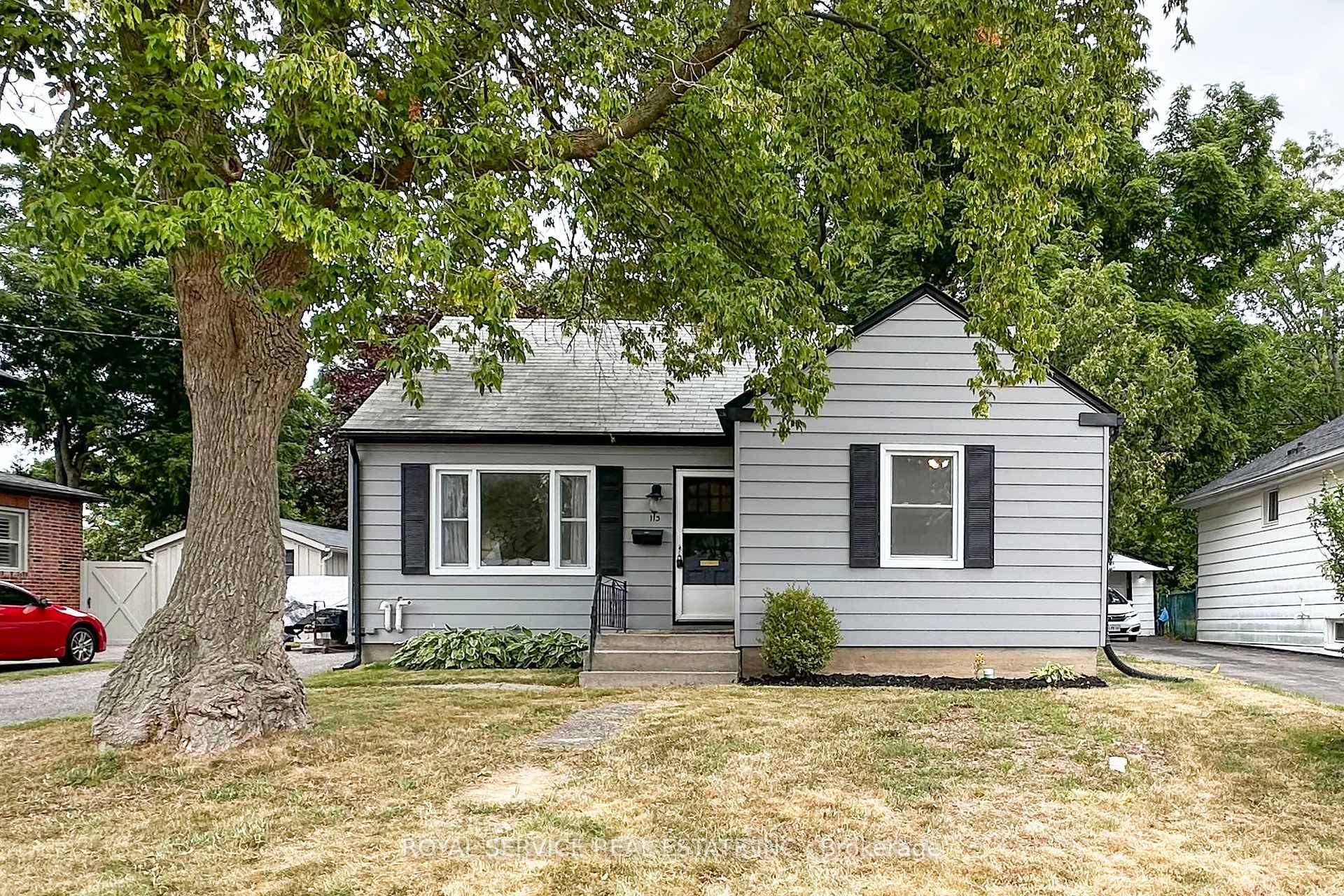 Home Sweet Home Welcome to this delightful bungalow set on a spacious fully fenced private yard and detached garage.