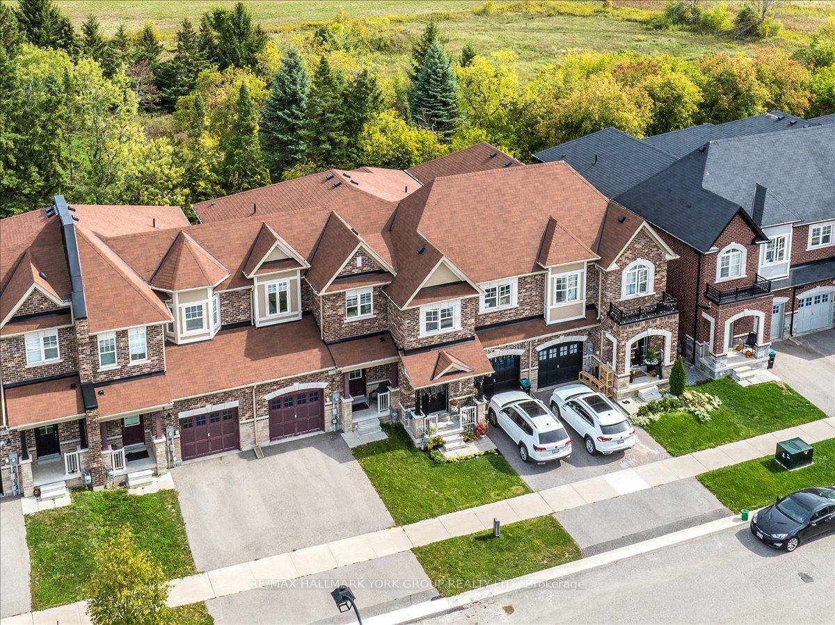Ever dreamed of waking up to lake views and total privacy without leaving the suburbs ?