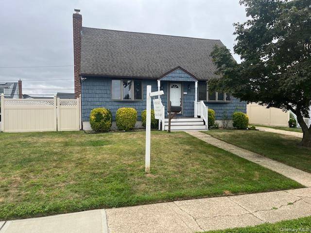 GREAT LOCATION WITH CURBSIDE APPEAL.