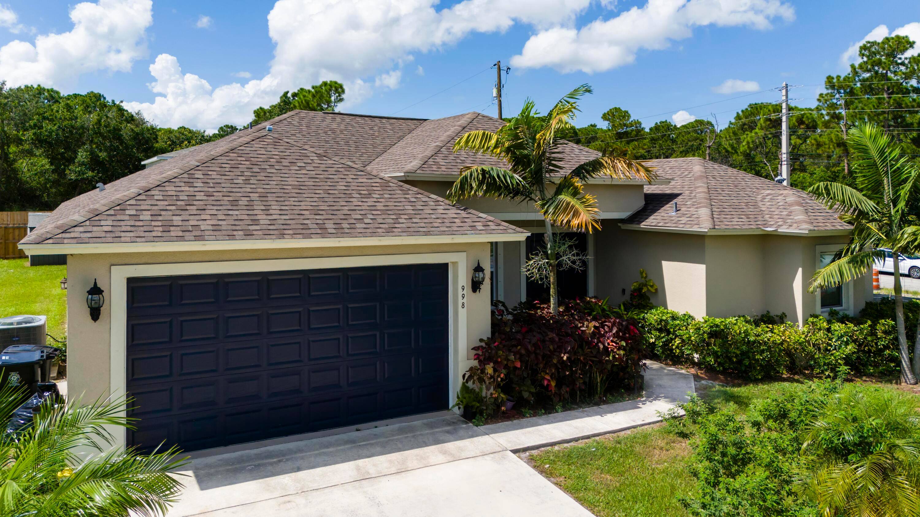 LIKE NEW CUSTOM BUILT HOME !