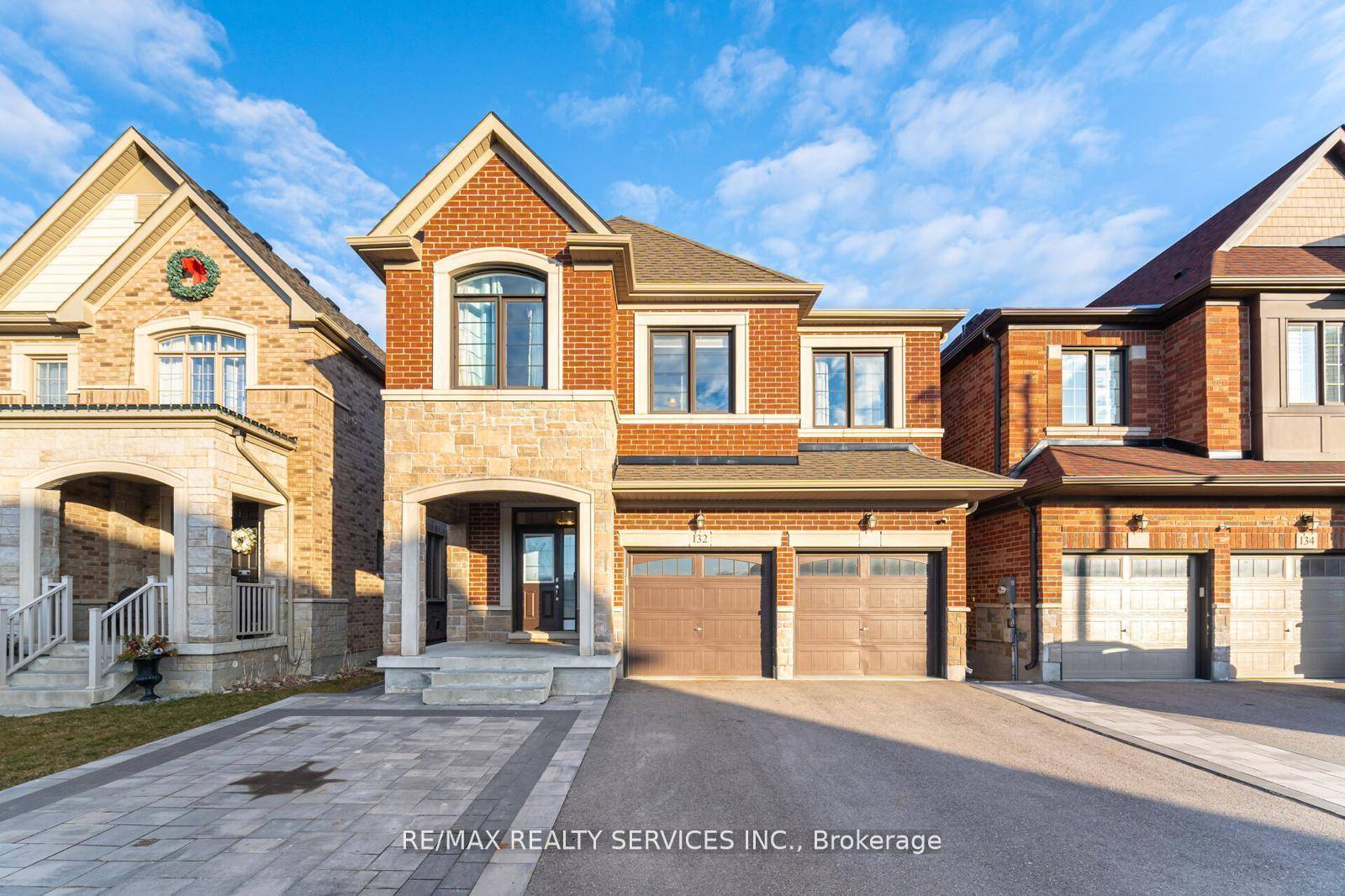 Don't Miss This upgraded 4 2 Bedroom Detached Home in Desirable Holland Landing !