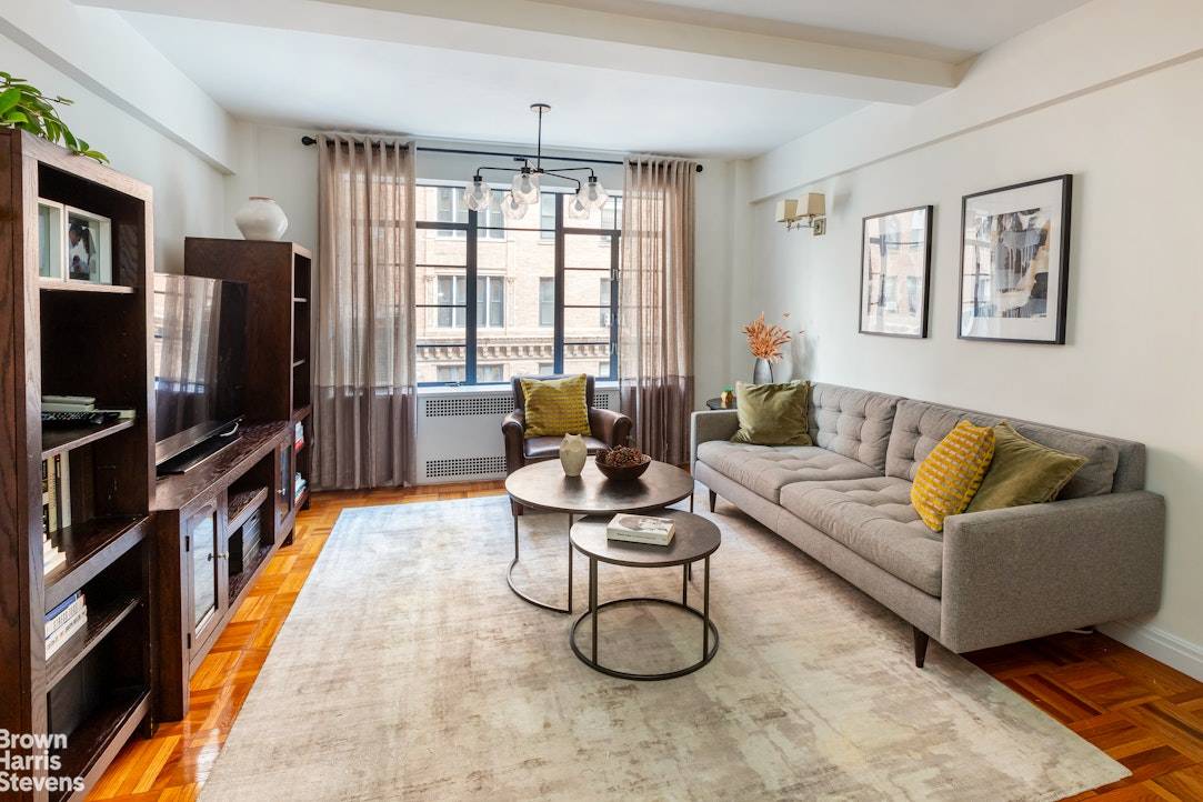 3 BR's EXCELLENT CONDITION amp ; VALUE This spacious 3 bedroom, 2 bath home in turn key condition located in an established, intimate, coop with low maintenance is sure to ...
