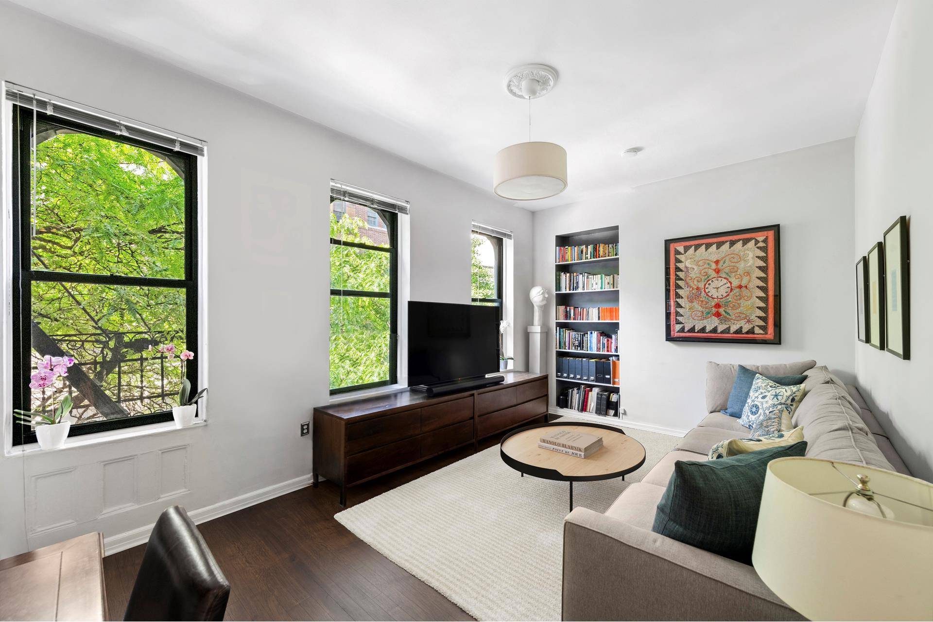 Sunny and renovated 2 bed with high ceilings in Manhattan Valley elevator coop !
