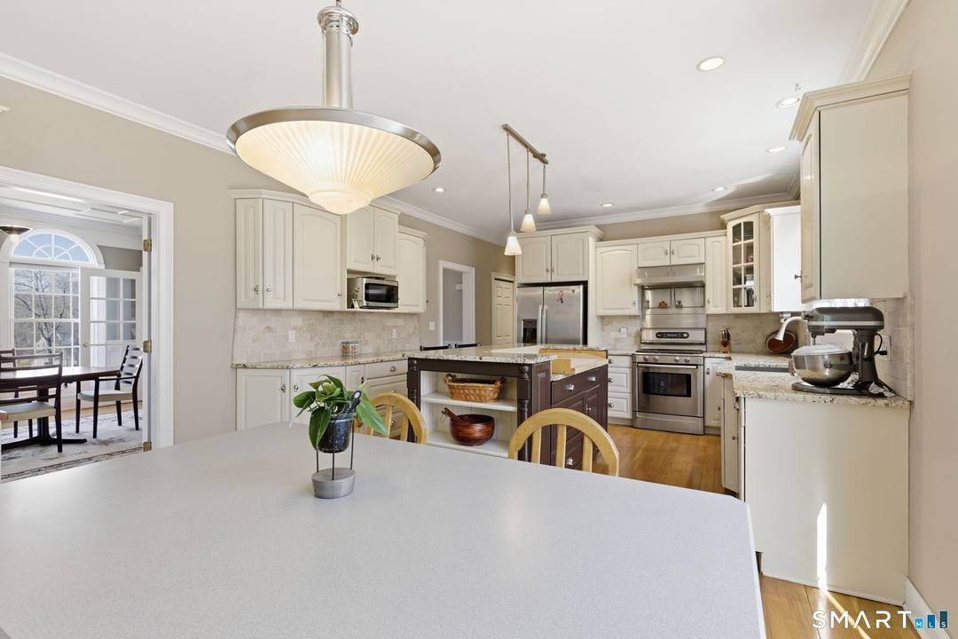 Including 3 room apartment, all appliances.