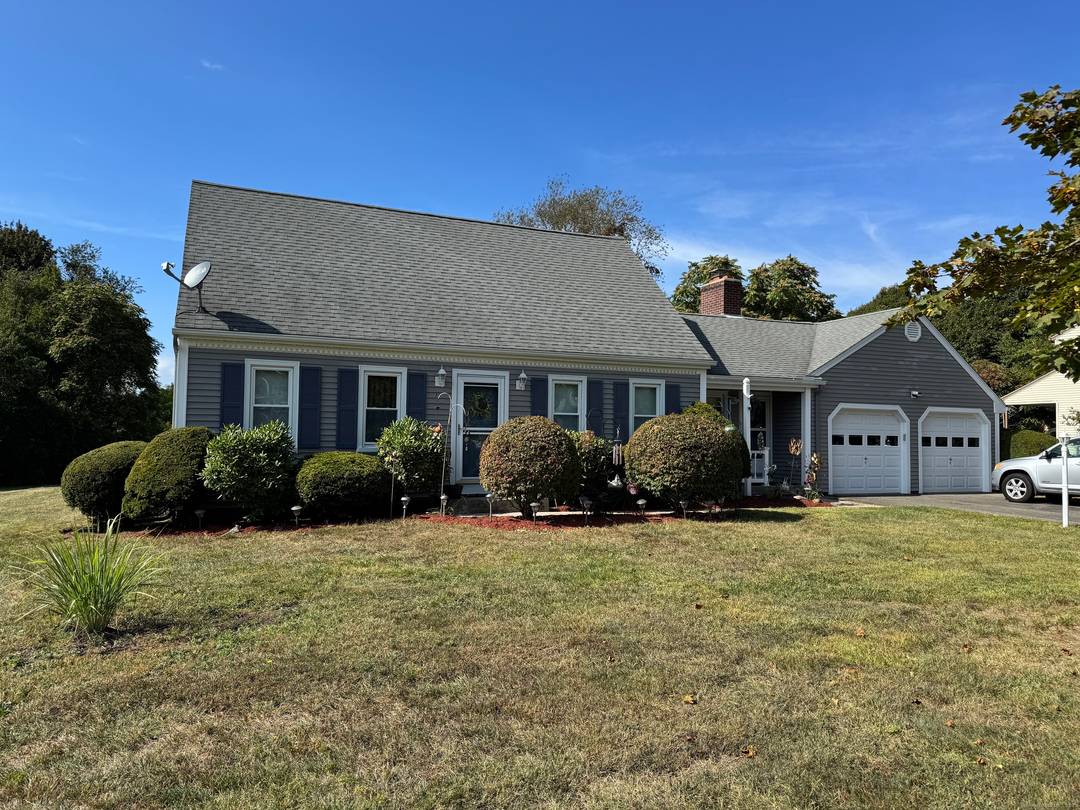 Welcome to 67 Royal Oak Circle, Meriden This charming single family home sits on an expansive lot in one of Meriden's most desirable and peaceful neighborhoods.