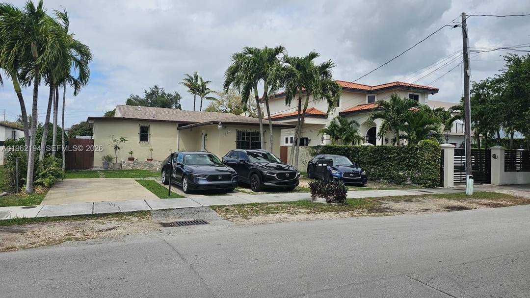 Located in the highly desirable Westchester area, this property sits on a nearly 1 4 acre lot with zoning that allows for the construction of two homes an excellent opportunity ...