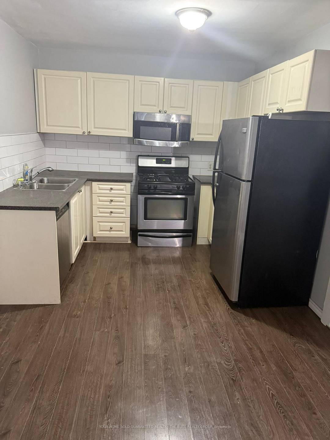 Experience Welland living in this modern 3 bedroom apartment.