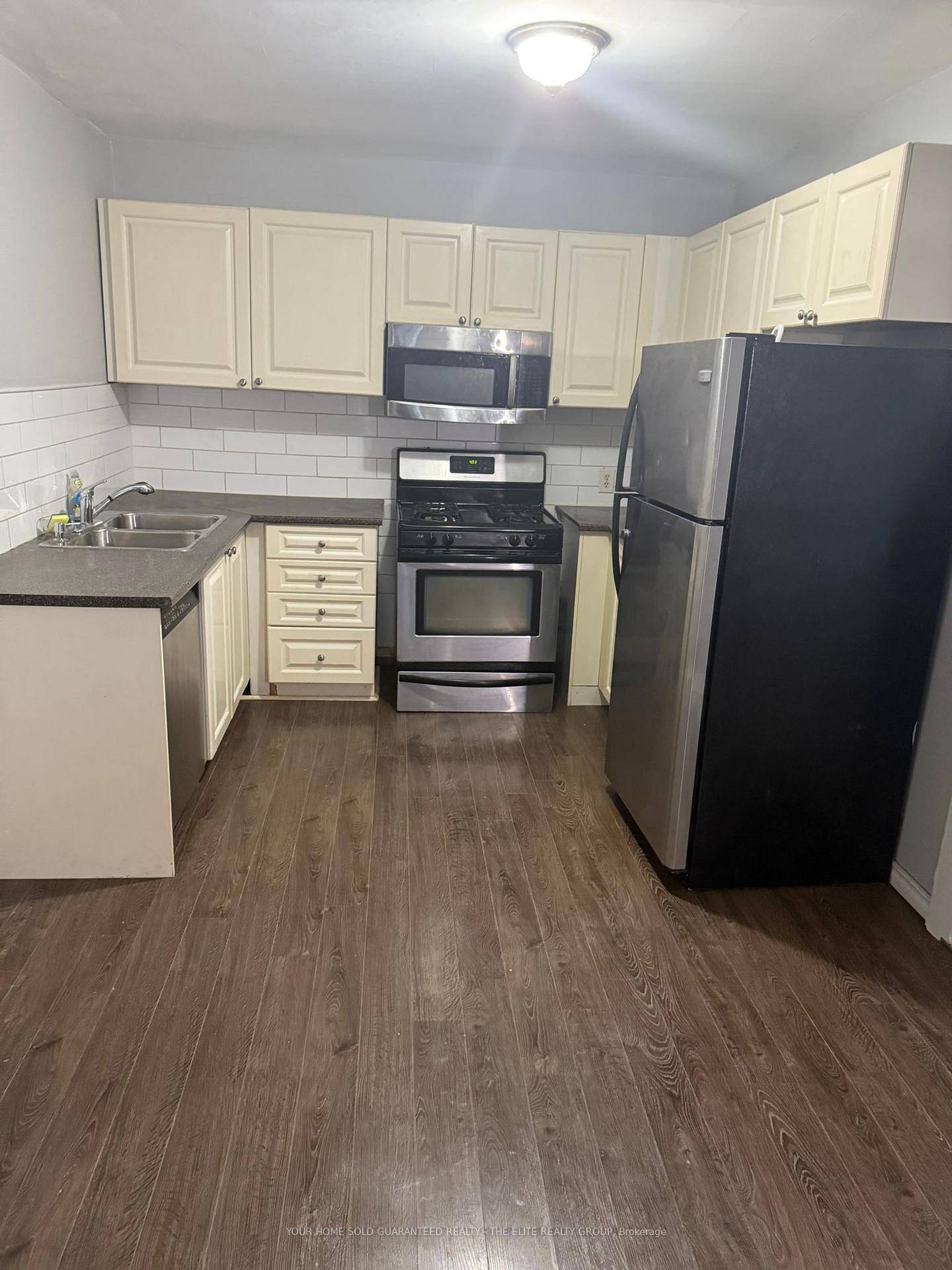 Experience Welland living in this modern 3 bedroom apartment.