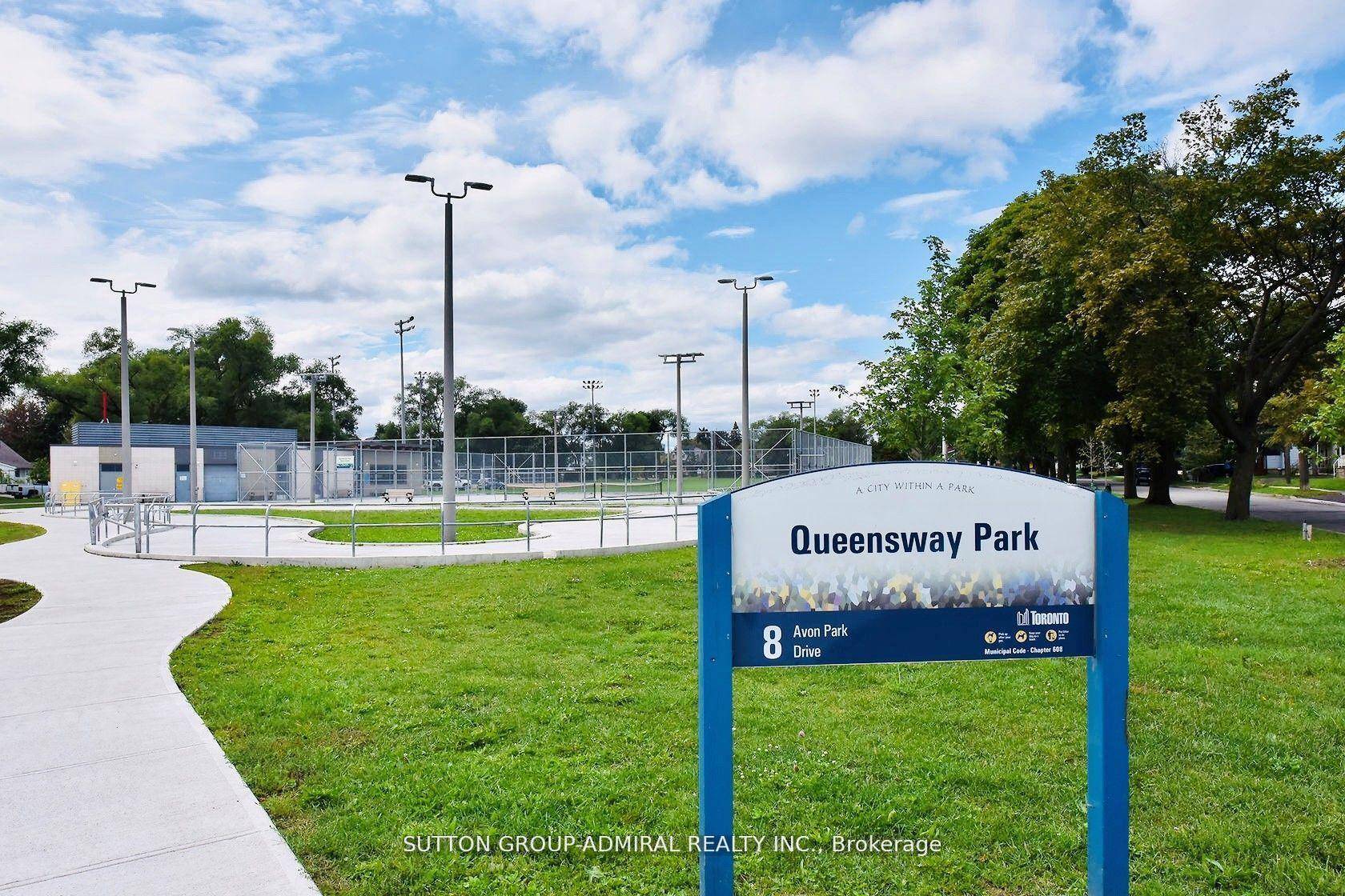Absolutely Stunning Spacious 2 Bedroom condo At Sought After Queensway Park !