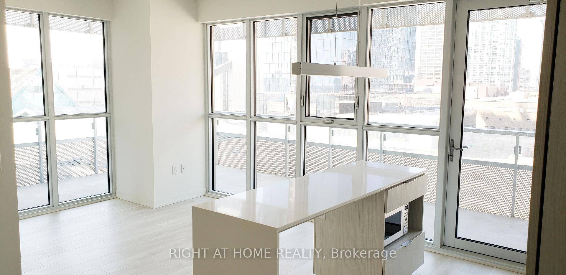 Prime Waterfront Community Living At Lighthouse Condos.