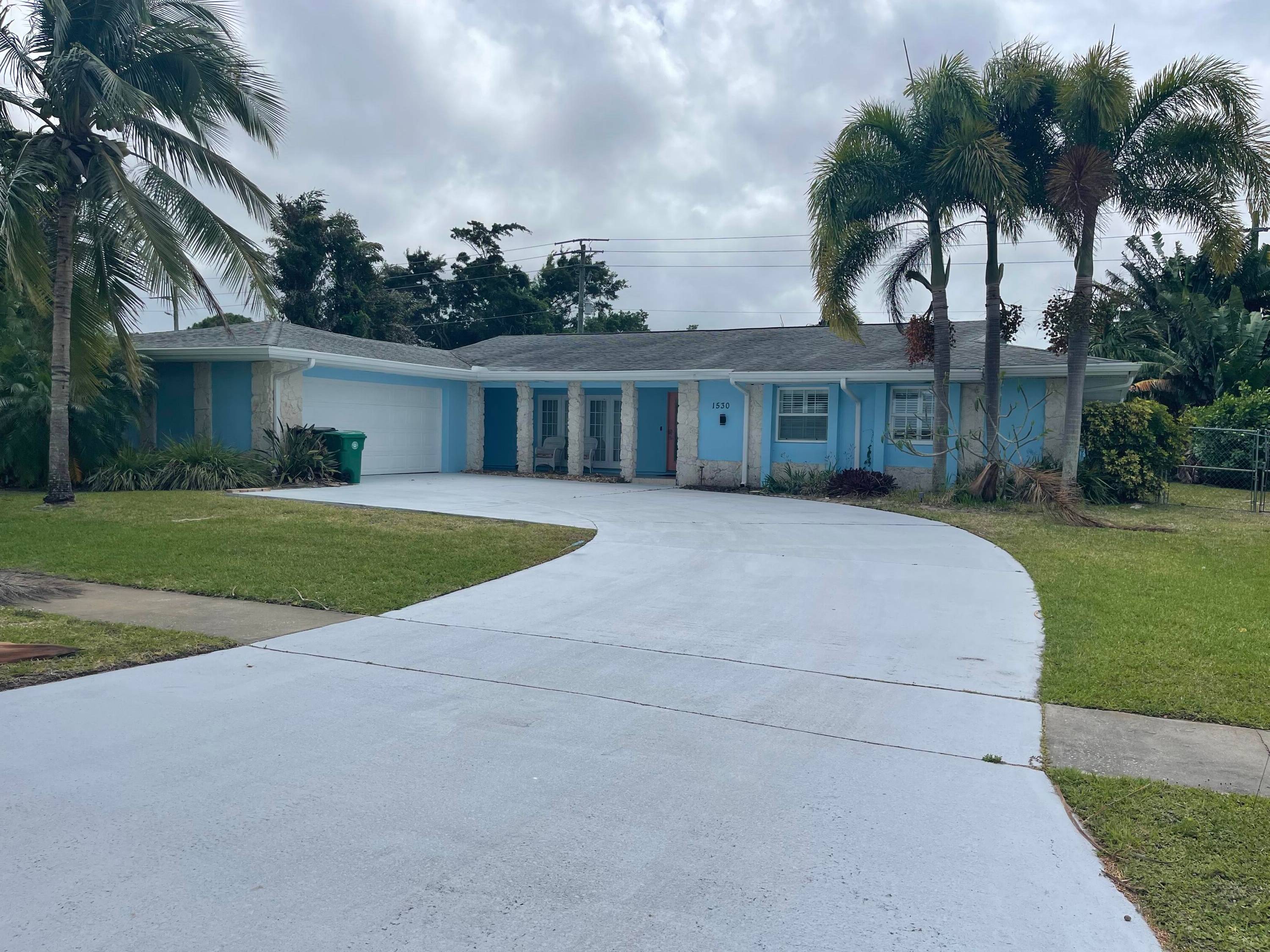 Beautiful 3BDRM, 2 BTHRM house conveniently located a few blocks away from Club Med and Santa Lucia River Club at Ballantrae.