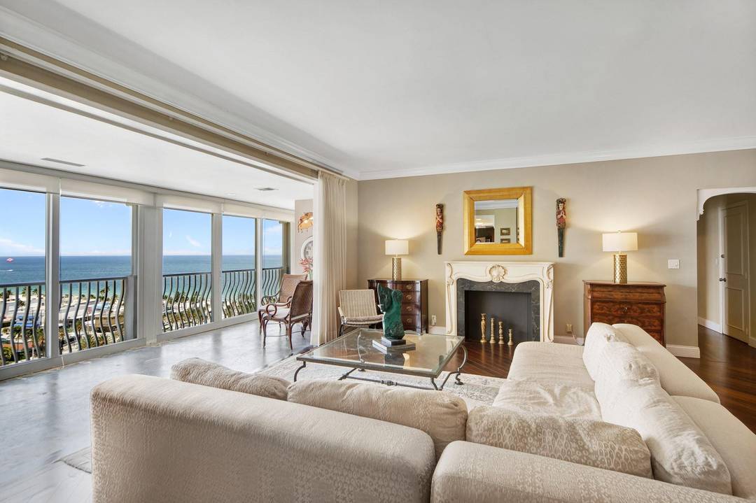 This VENETIAN PENTHOUSE has a stunning direct Atlantic Ocean view from every room and is situated off the famous Las Olas Beach and Intracoastal Waterways.