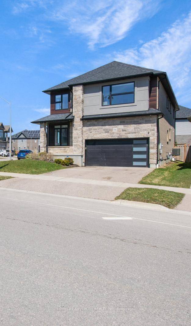 Luxurious 4 Bedroom Corner Detached Home Perfect for Modern Family Living Welcome to this stunning corner detached property, where luxury meets practicality in a beautifully designed family home.