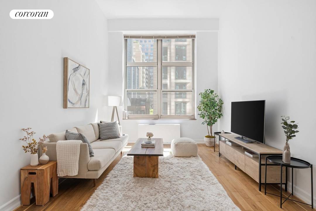 Welcome to residence R6E at the prestigious Park Avenue Court, one of the Upper East Side's most coveted white glove buildings.