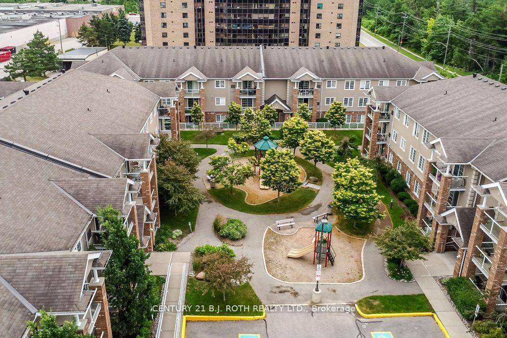 Bright amp ; Spacious 2 Bedroom Condo in Central Barrie Move In Ready !