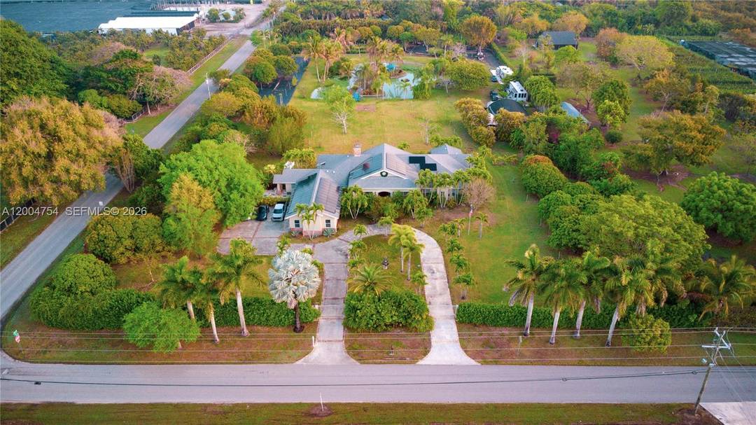 SHANGRILA ESTATE 5 ACRE PRIVATE SANCTUARY amp ; COMPOUND Welcome to Shangrila, a tranquil 5 acre retreat and gateway to South Florida s secluded splendor.