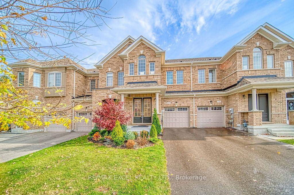 Location ! Location ! Spacious amp ; Bright Executive Freehold Townhouse in the Prestigious Aurora Community.
