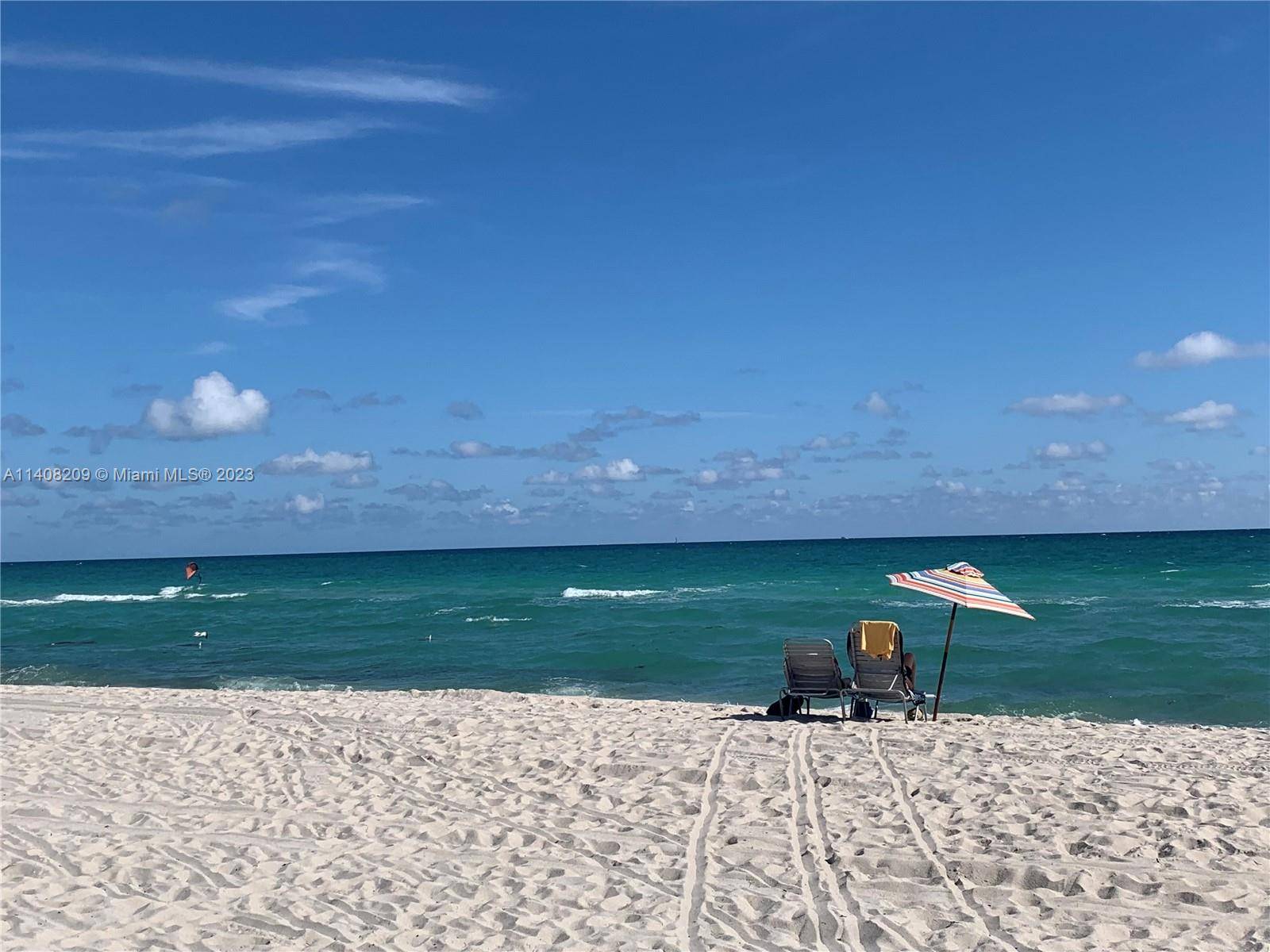 Amazing Ocean views ! Live it up in this Oceanfront 1 bedroom Den in Miami Beach.