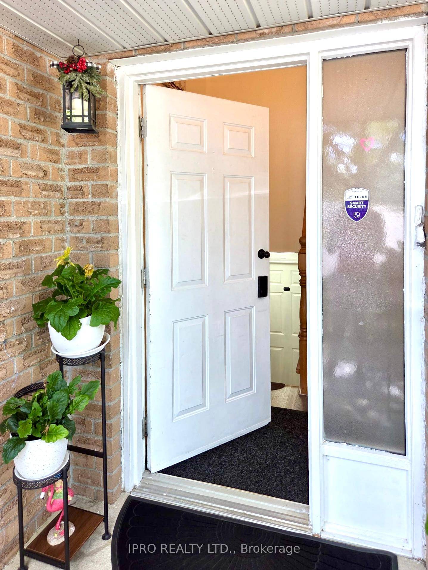 Welcome home to this convenient, shared common areas, single room for lease in East Peterborough, where convenience meets comfort.