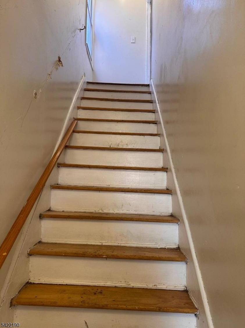 Opportunity knocks ! This spacious 2.