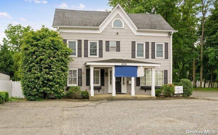 Great Location on Busy 25 A by the traffic light, ideal For Professional Use.