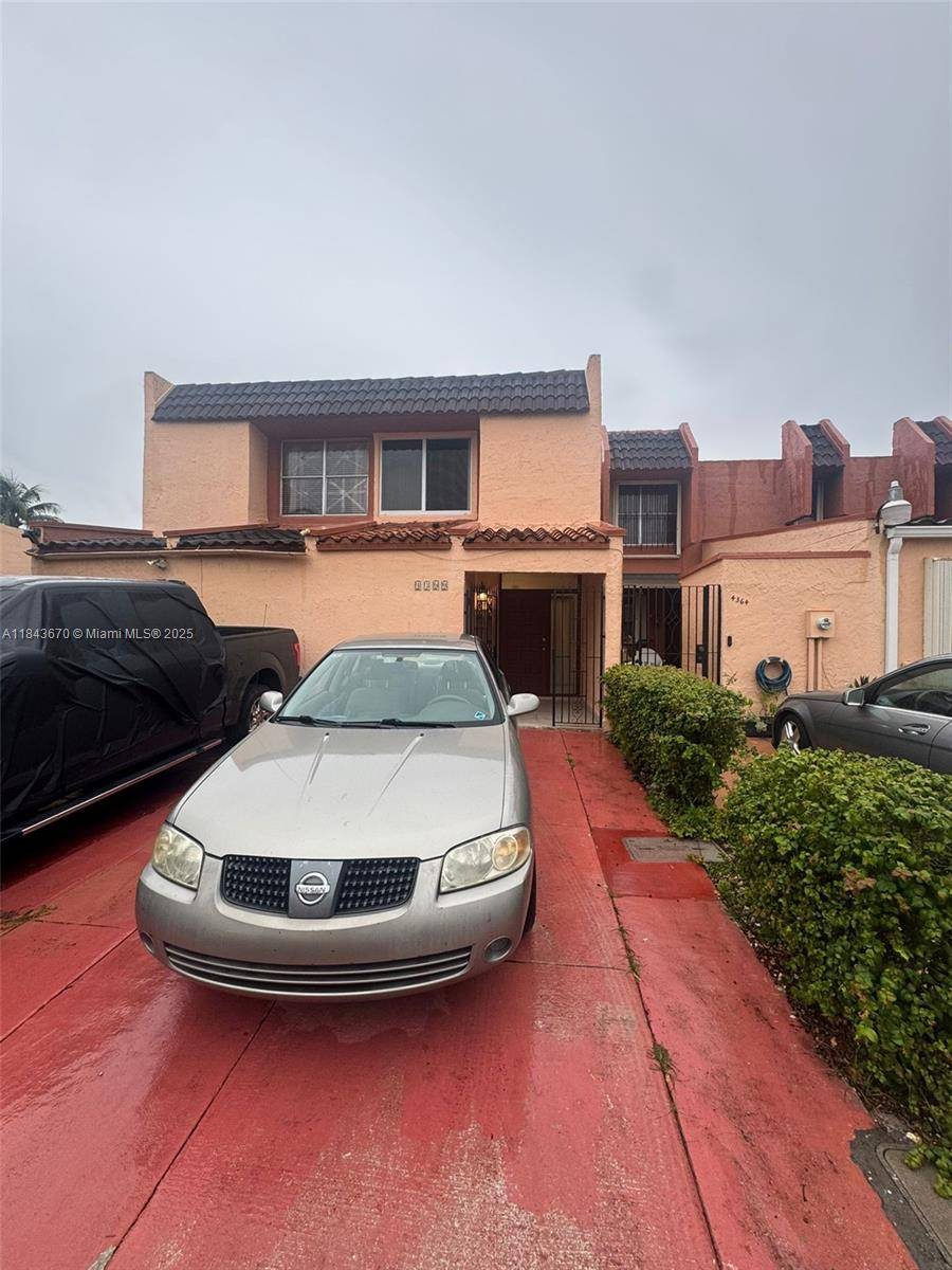 Spacious townhouse located in the desirable West Hialeah area.