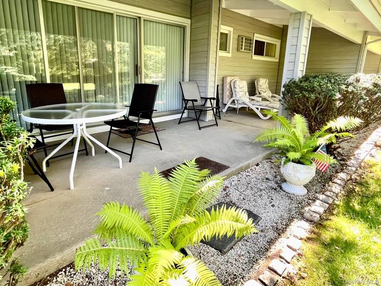 Westhampton Beach Village Co op Escape to the charm of Westhampton Beach Village in this delightful one bedroom pied à terre summer rental.