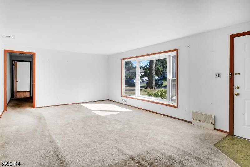 Set on a quiet street in one of Whippany's great neighborhoods, this 3 bedroom, 1.