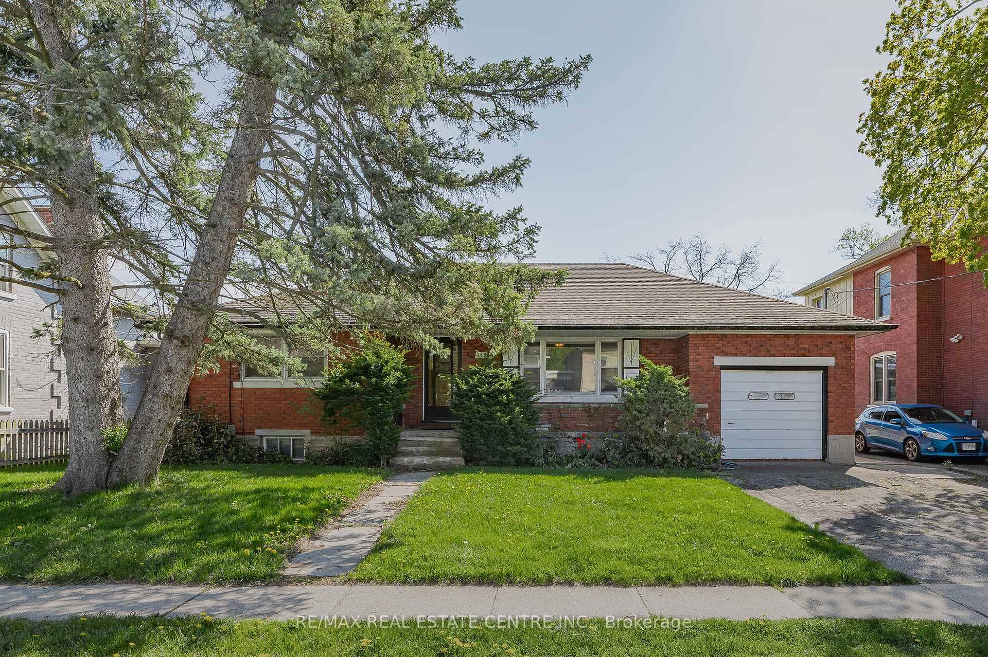 Uncover the chance to reinvent this delightful bungalow into a personalized residence or lucrative asset.