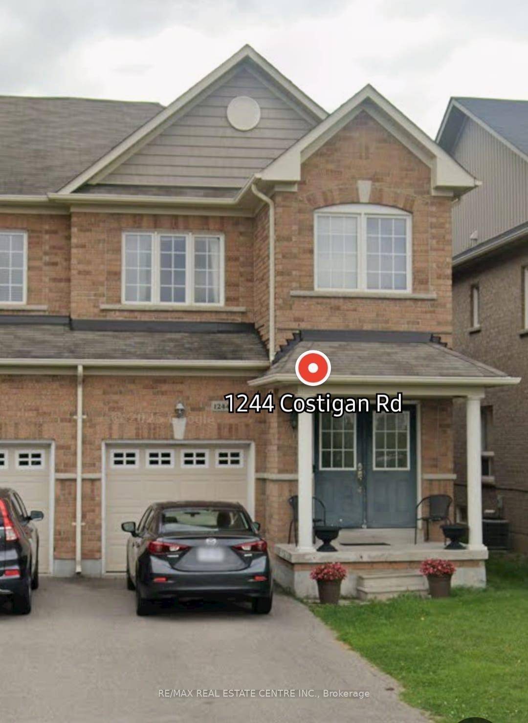 Beautiful freehold townhome in Milton Attached garage with ample amount of parking space and beautiful large backyard.