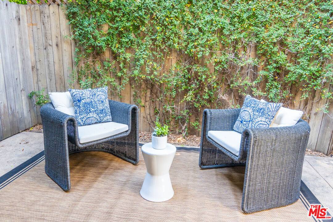 880   Hilldale Ave 2BR Sunset Strip La